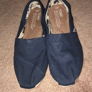 Navy blue Toms size women 7